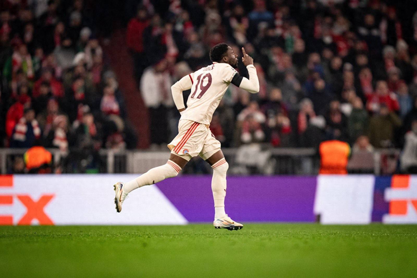 拜仁慕尼黑大胜意甲劲旅，晋级欧冠半决赛的简单介绍