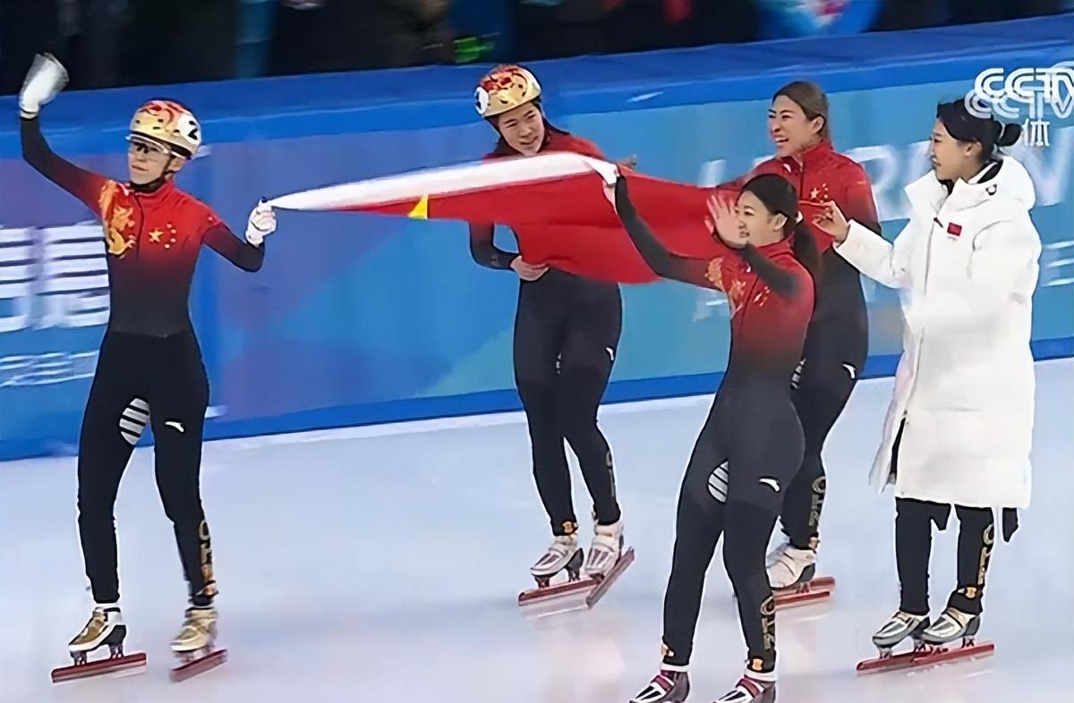 aoa体育活动-短道速滑选手在比赛中实现逆袭(短道速滑选手在比赛中实现逆袭的例子)