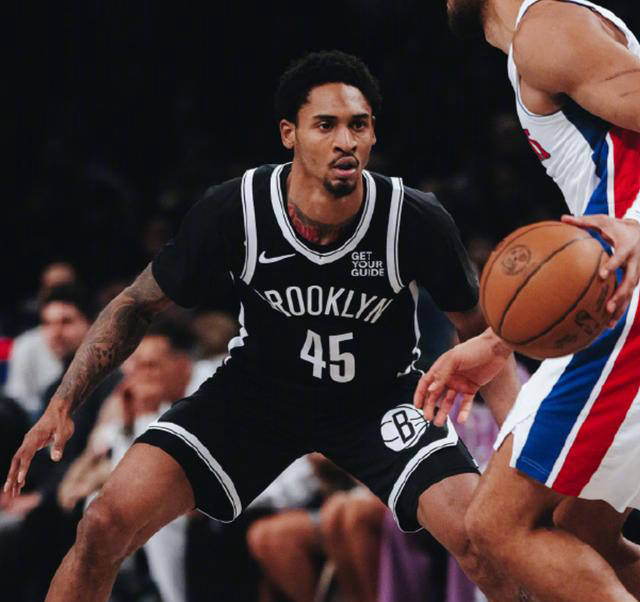 包含活塞喜获胜利，篮网遭遇连败的词条