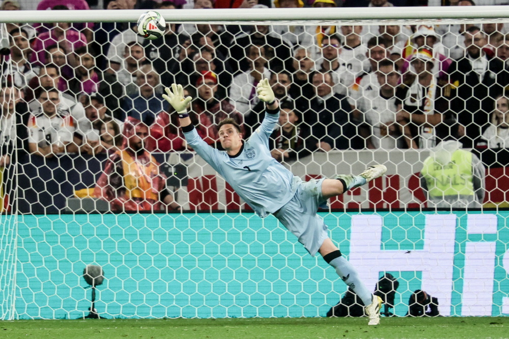 aoa体育新闻-葡萄牙足球队力挫荷兰，晋级决赛(葡萄牙足球队力挫荷兰,晋级决赛了吗)