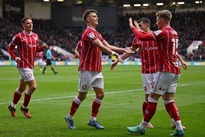 西布朗维奇主场击败沃特福德，挺进积分榜前列的简单介绍