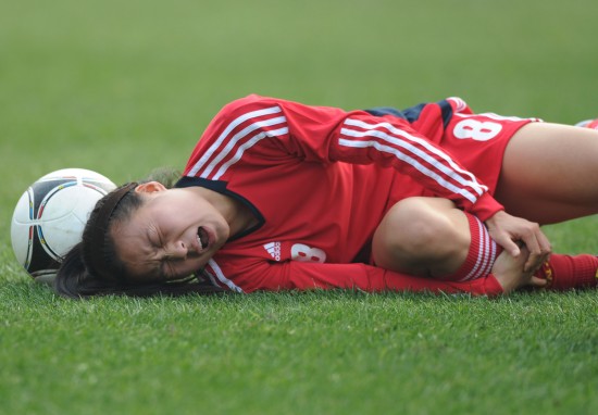 韩国女足球员受伤紧急下场(韩国女足球员受伤紧急下场事件)
