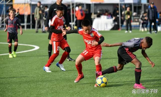 包含赛场上掀起一阵风暴,两队力争胜利的词条 包含赛场上掀起一阵风暴,两队力争胜利的词条