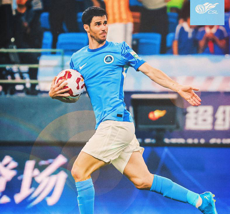 包含大胜归来：球队士气高涨，教练组表现受赞的词条