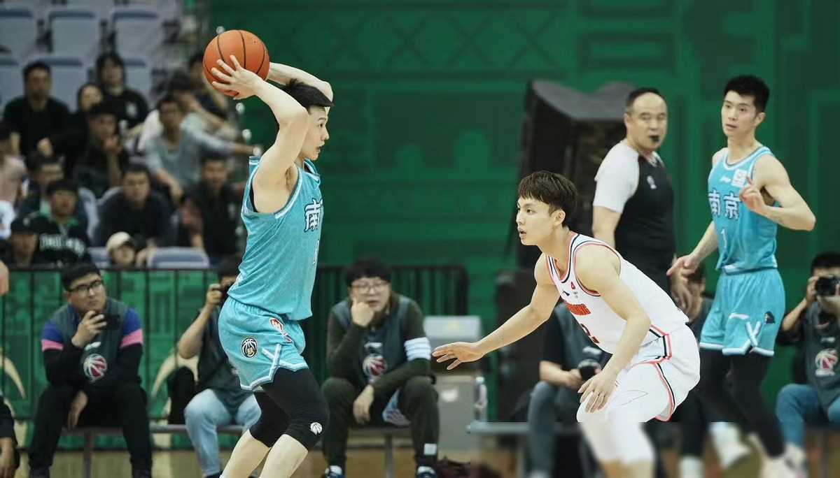 广东男篮主场狂胜对手，全队实力大增冲击总冠军的简单介绍