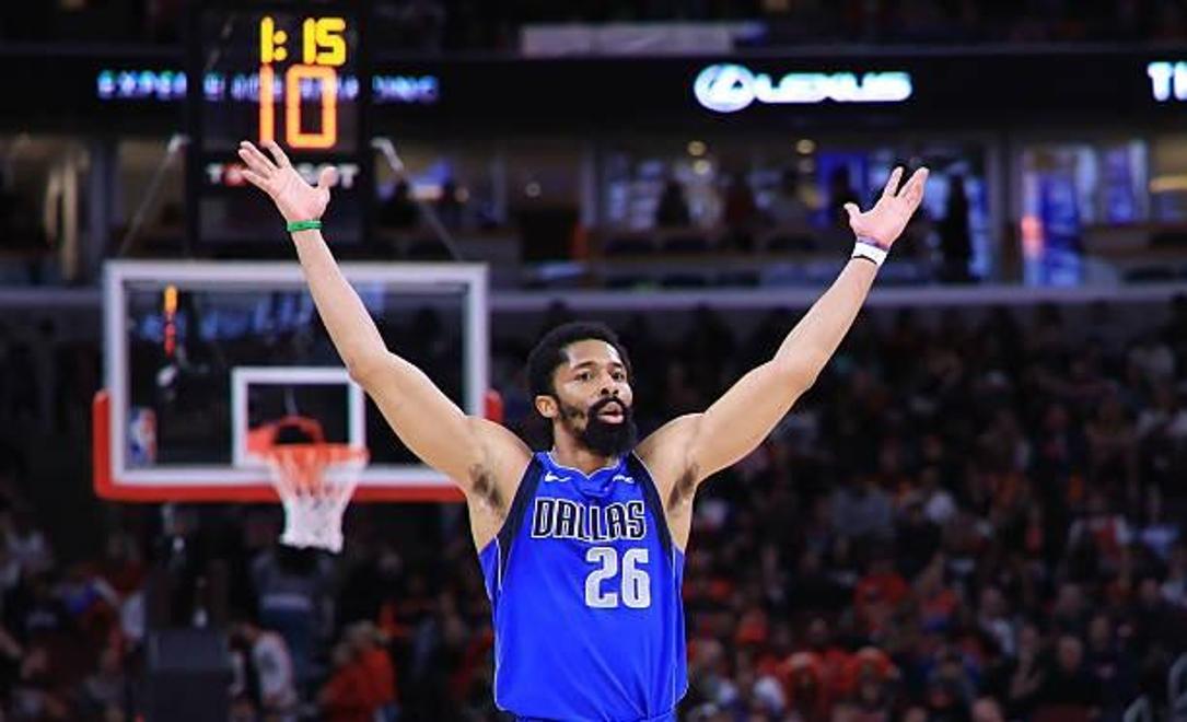 aoa体育视频-独行侠老将经验发挥关键作用，助球队逆转战绩