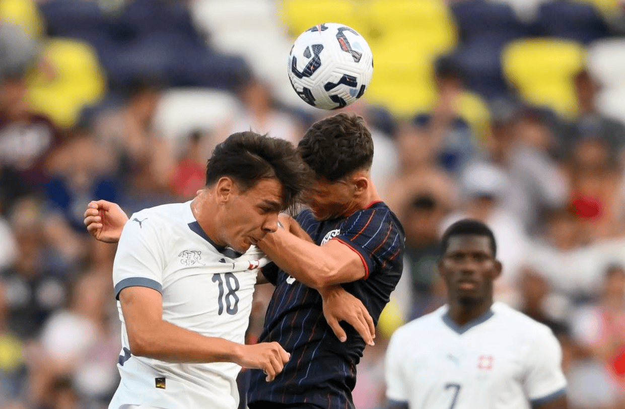 aoa体育教练-包含AC米兰客场告捷波切蒂诺赞赏球队表现的词条