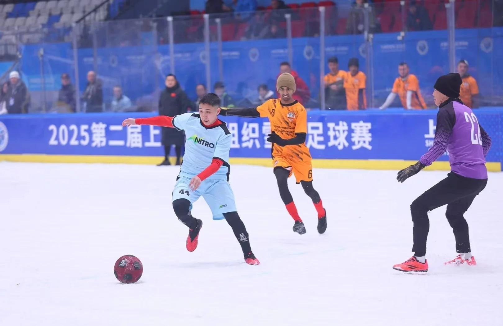 激情四射的足球比赛，全面上演