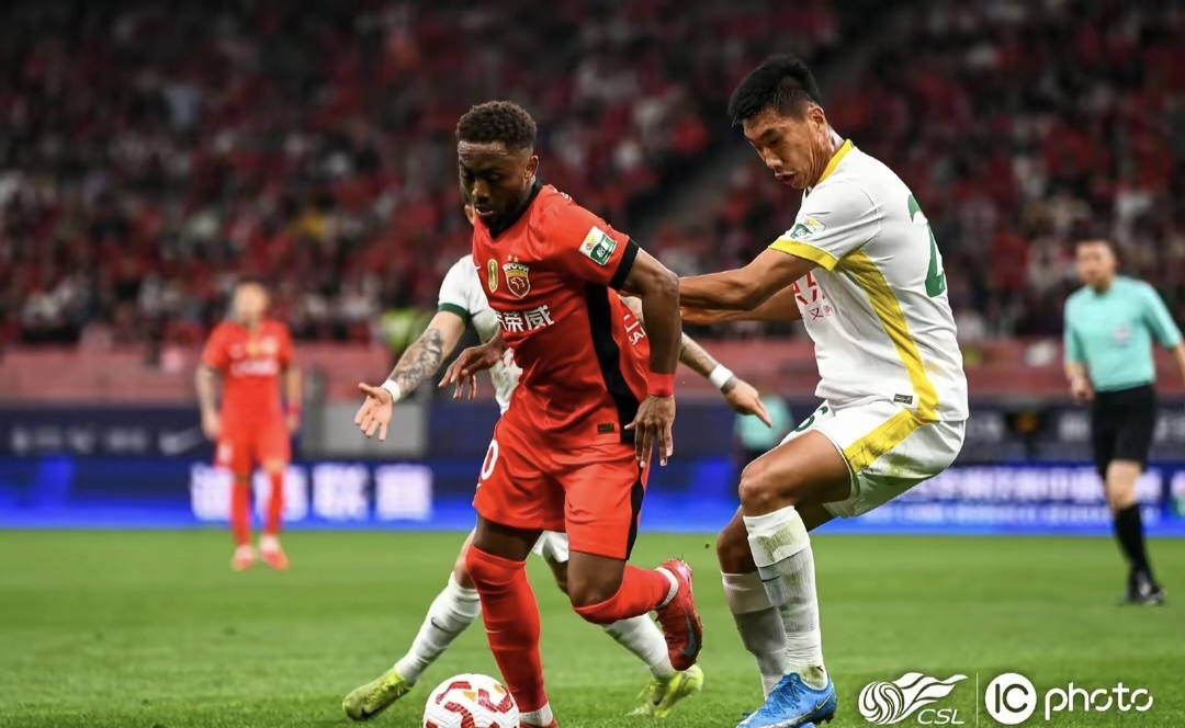 上港不敌国安，需调整中场