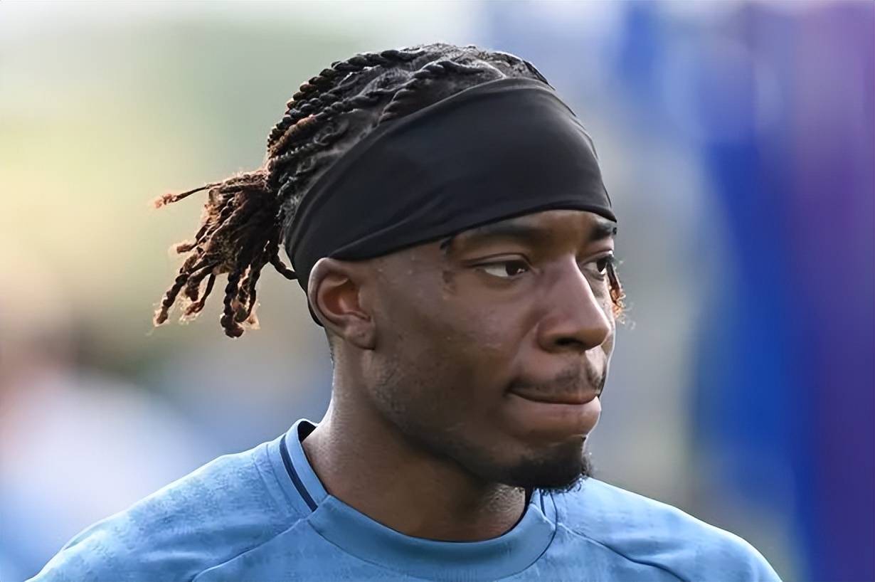 aoa体育培训-阿森纳新援表现低迷，球迷不满！