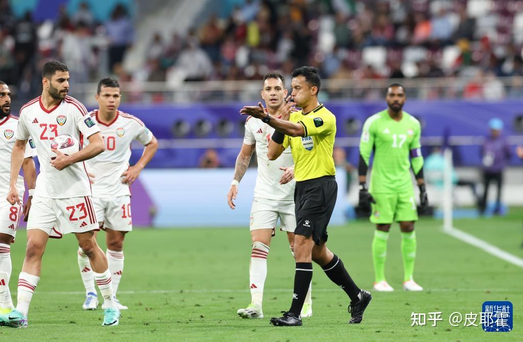 aoa体育馆-阿联酋球队赢得关键胜利，晋级亚洲杯半决赛