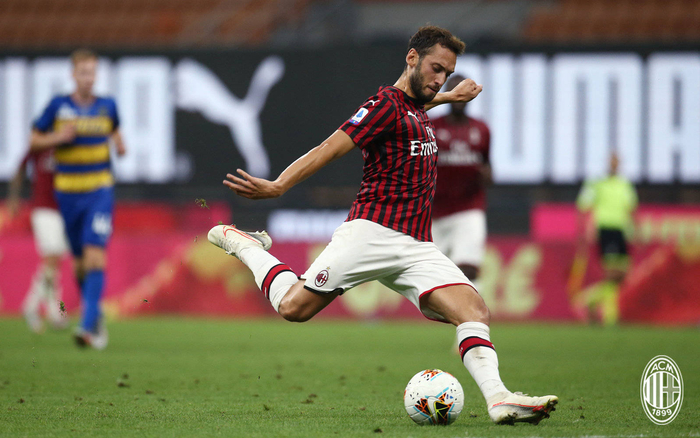 aoa体育教练-关于AC米兰客场一球险胜保持不败纪录的信息