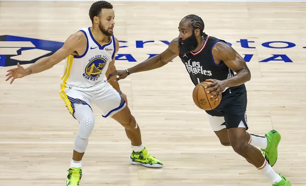 aoa体育教练-包含精彩瞬间回放，球星技惊四座，引发观众赞叹的词条