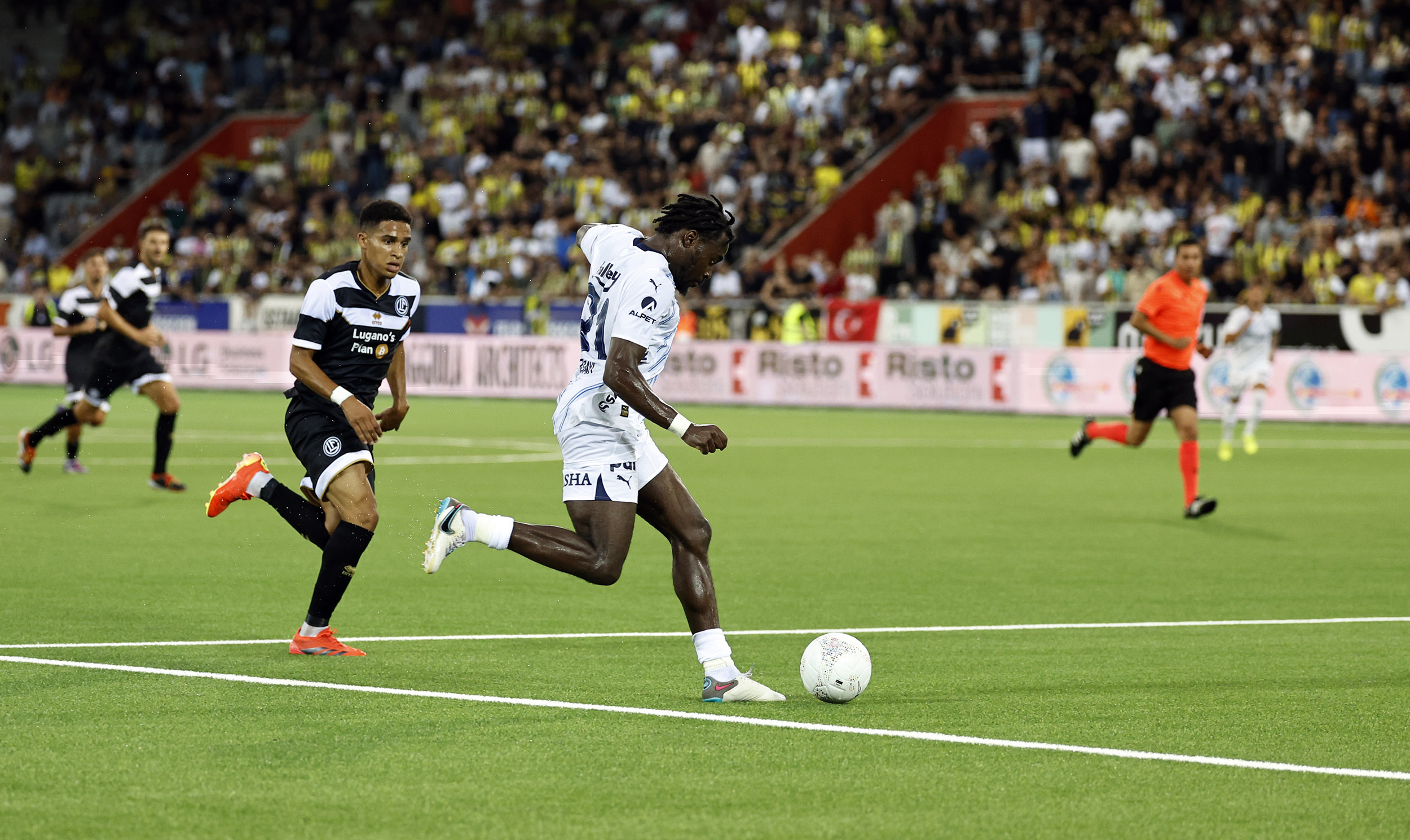 年轻足球天才受到伤病困扰,球队备战计划受影响的简单介绍 年轻足球天才受到伤病困扰,球队备战计划受影响的简单介绍