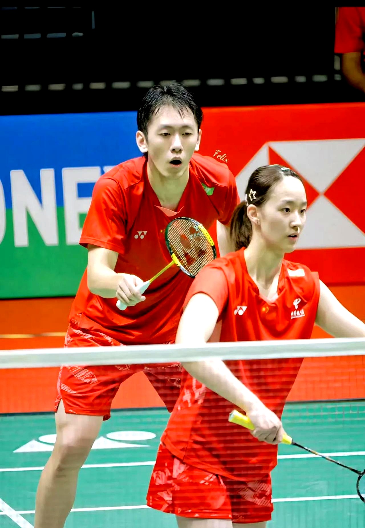 两支球队在激烈的对决中打成平局