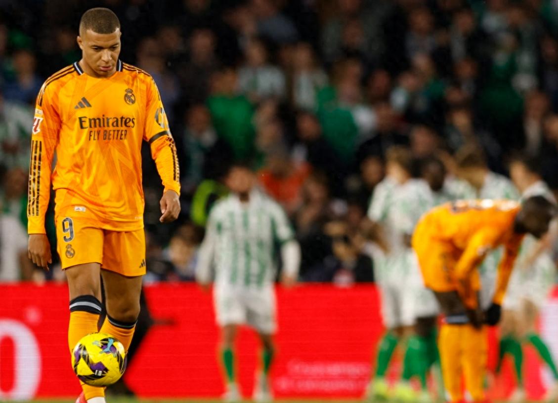 aoa体育视频-皇马两连胜，豪取历史性突破