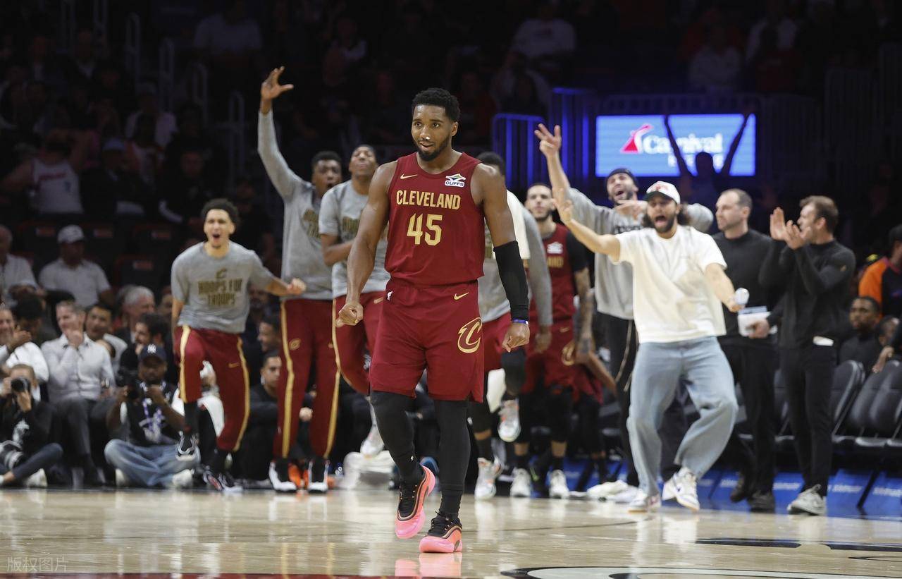 aoa体育娱乐-关于热火客场连胜，全队士气高涨欲冲击东部前列的信息