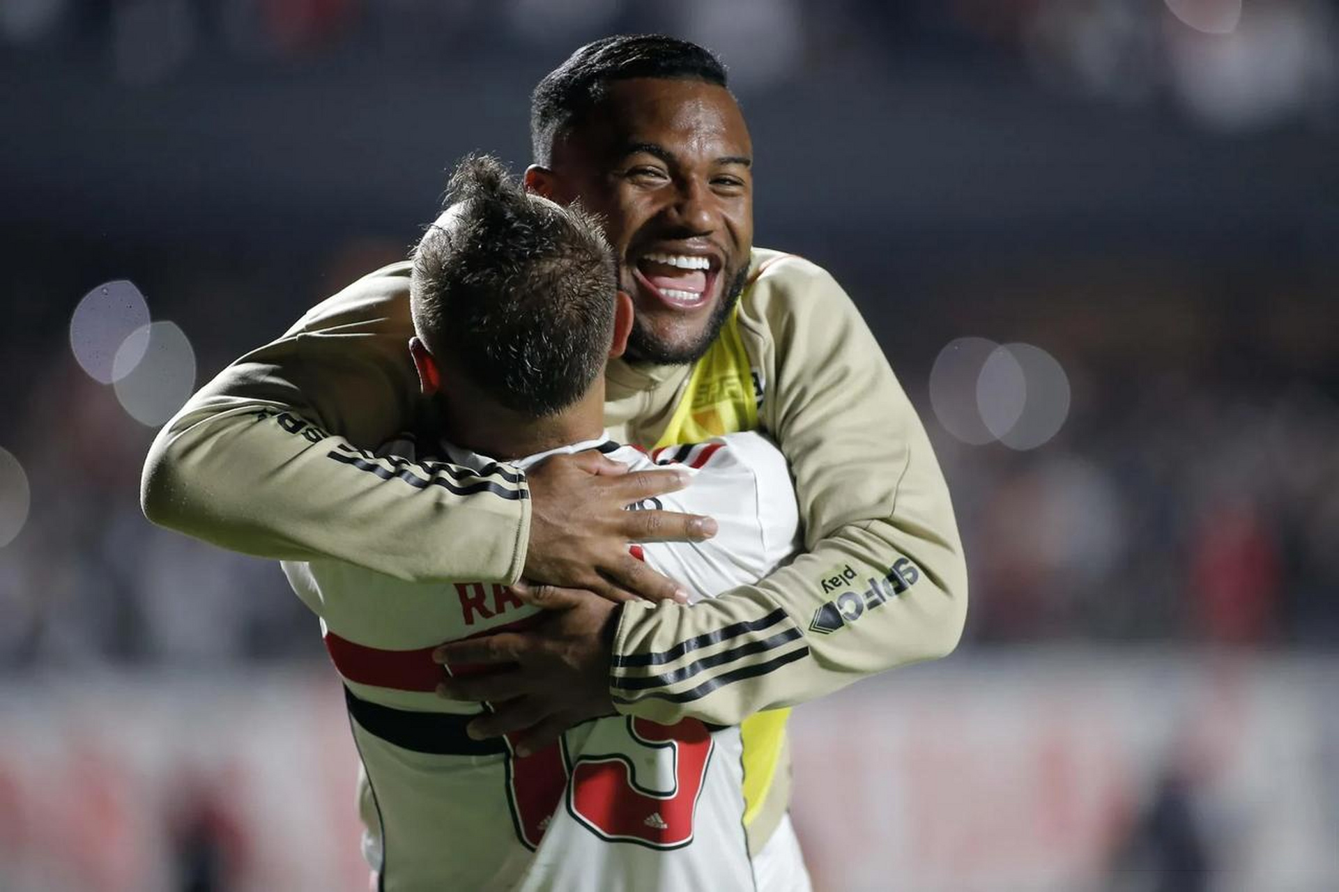 aoa体育教练-巴西女足联赛里约热内卢队与圣保罗队激烈对决的简单介绍